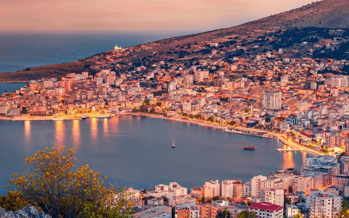 Saranda dhe gjiri i saj